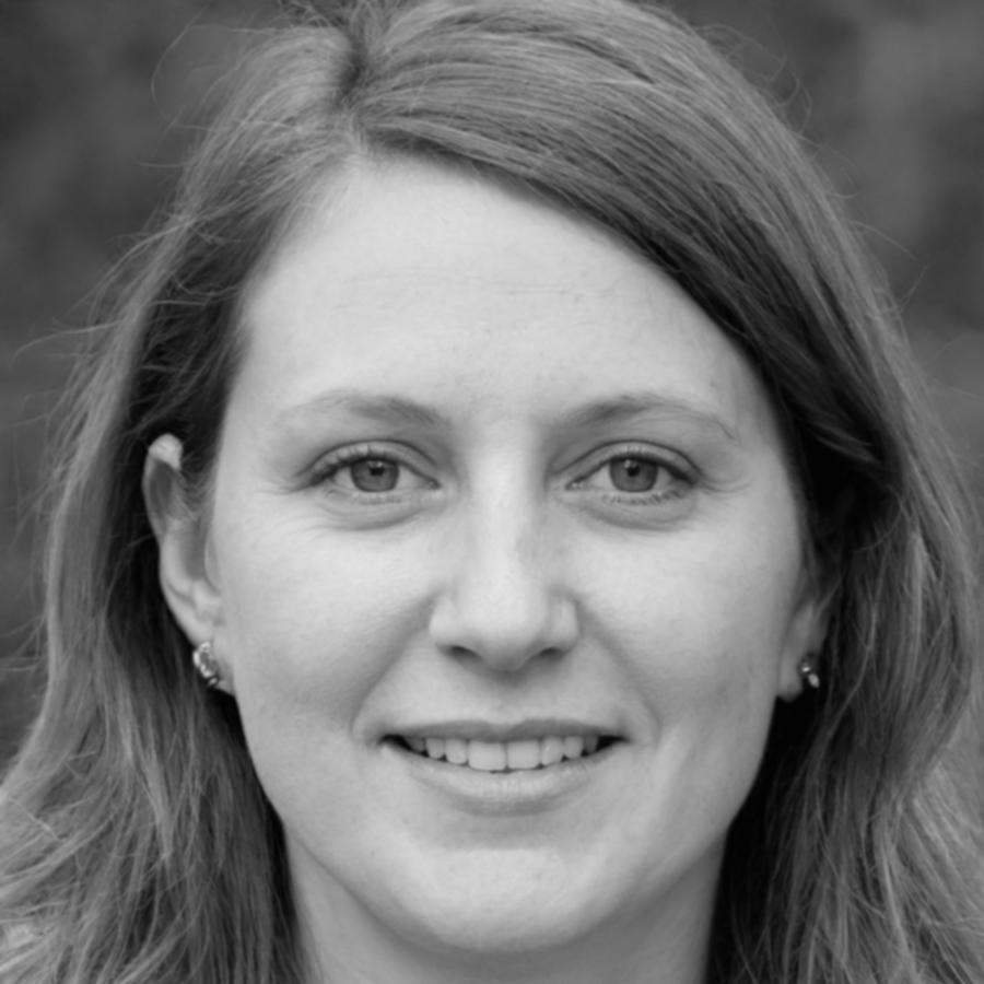 Lead instructor and UI/UX design expert specializing in corporate training programs